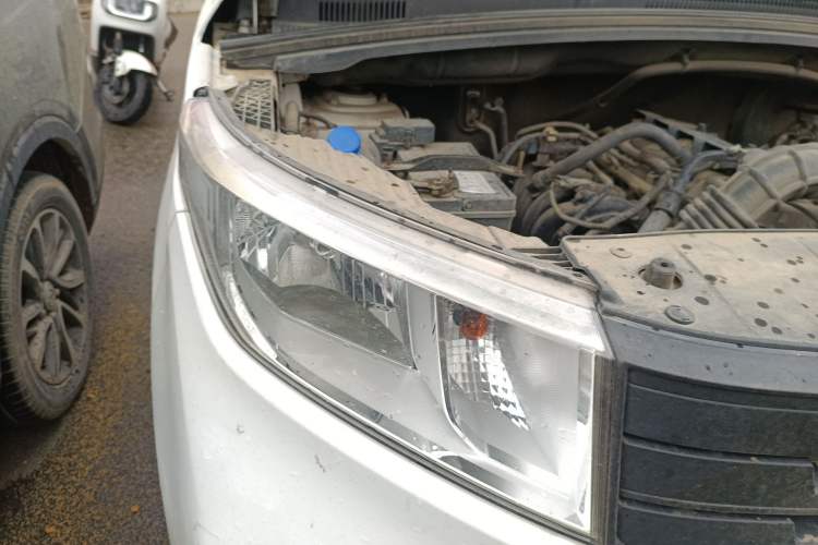 Used Wuling Hongguang PLUS 2020 1.5L Manual Standard Edition 7-Seater Right Front Headlight