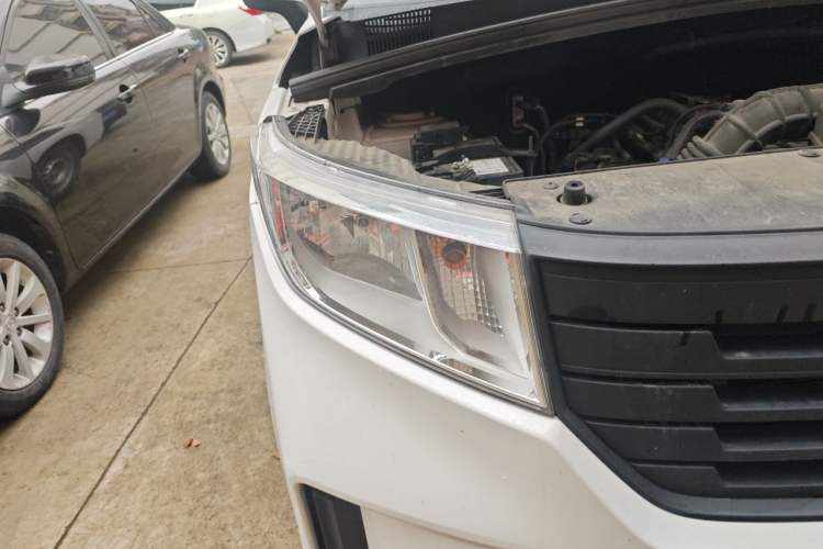 Used Wuling Hongguang PLUS 2020 1.5L Manual Standard Edition 5 Seats Right Front Headlight