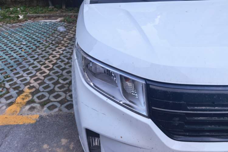 Used Wuling Hongguang PLUS 2020 1.5L Manual Comfort 7-Seater Right Front Headlight