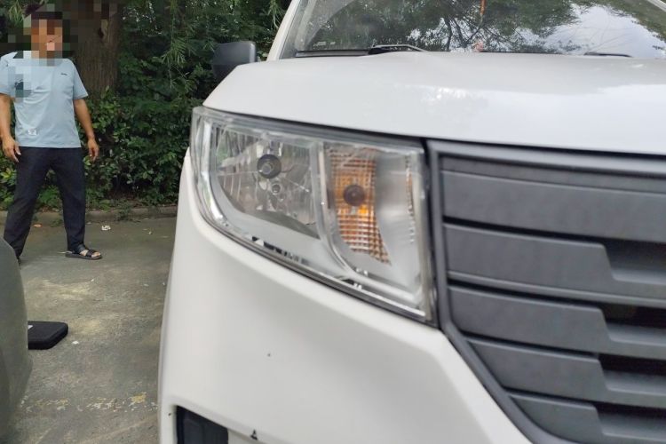 Used Wuling Hongguang PLUS 2020 1.5L Manual Standard Edition 7-Seater Right Front Headlight