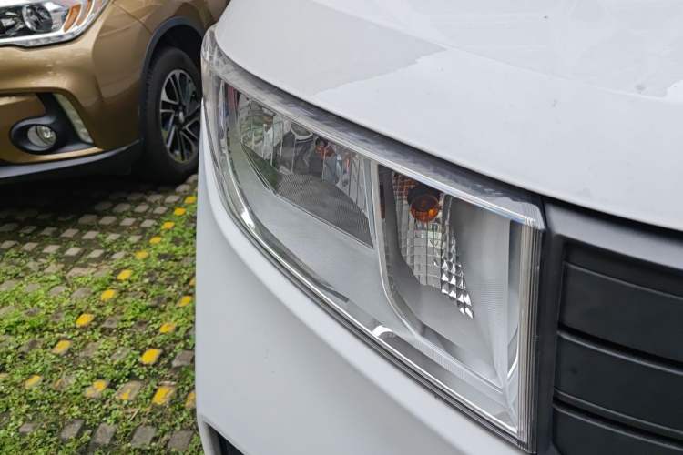 Used Wuling Hongguang PLUS 2020 1.5L Manual Standard Edition 5 Seats Right Front Headlight
