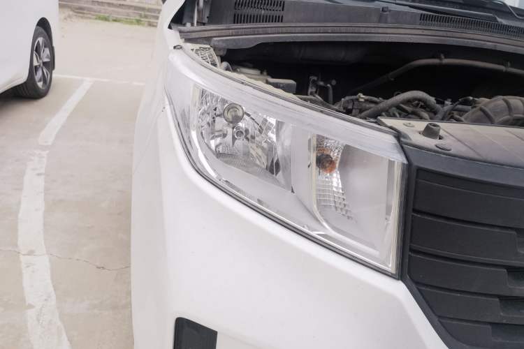 Used Wuling Hongguang PLUS 2020 1.5L Manual Standard Edition 5 Seats Right Front Headlight