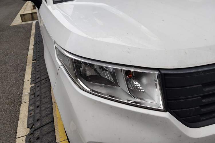 Used Wuling Hongguang PLUS 2020 1.5L Manual Standard Edition 5 Seats Right Front Headlight