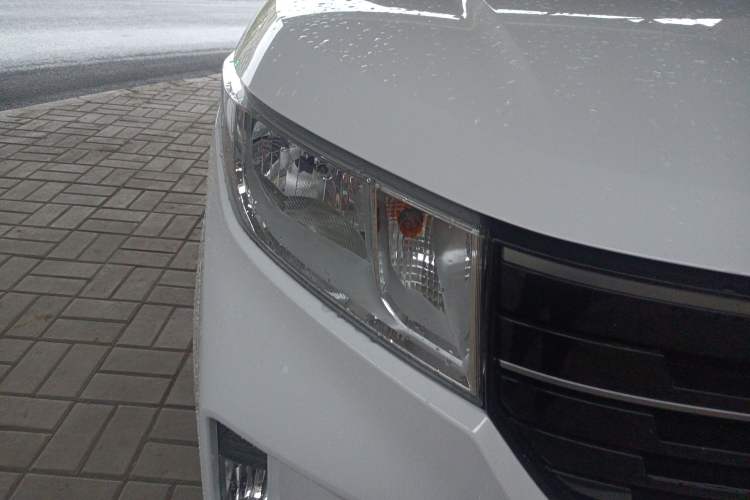 Used Wuling Hongguang PLUS 2020 1.5L Manual Comfort 7-Seater Right Front Headlight
