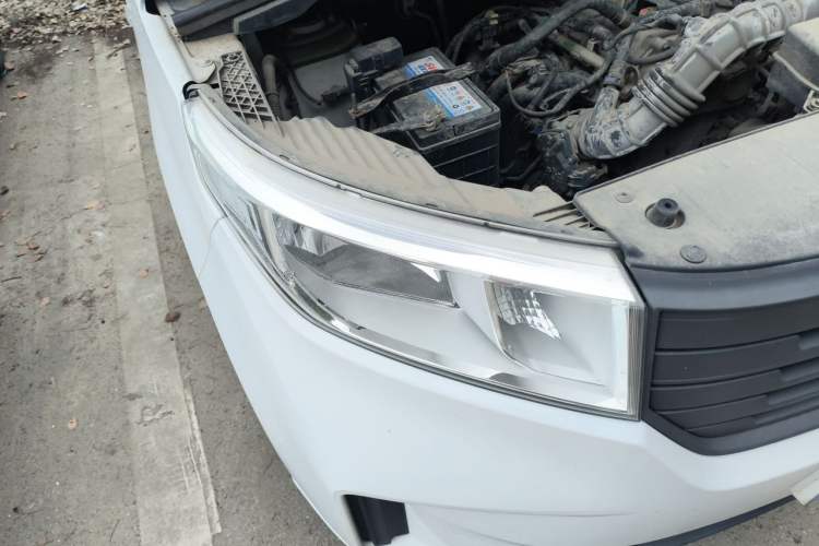 Used Wuling Hongguang PLUS 2020 1.5L Manual Standard Edition 5 Seats Right Front Headlight