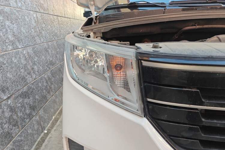 Used Wuling Hongguang PLUS 2020 1.5L Manual Comfort 7-Seater Right Front Headlight