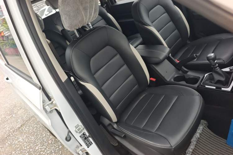 Used Wuling Hongguang PLUS 2020 1.5L Manual Comfort 7-Seater Right Front Seat