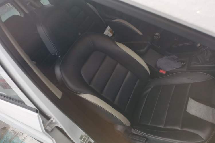 Used Wuling Hongguang PLUS 2020 1.5L Manual Comfort 7-Seater Right Front Seat
