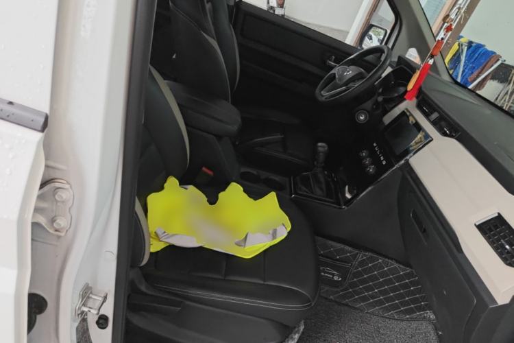 Used Wuling Hongguang PLUS 2020 1.5L Manual Comfort 7-Seater Right Front Seat