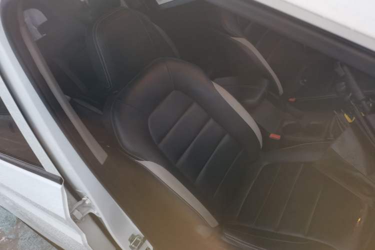 Used Wuling Hongguang PLUS 2020 1.5L Manual Comfort 7-Seater Right Front Seat