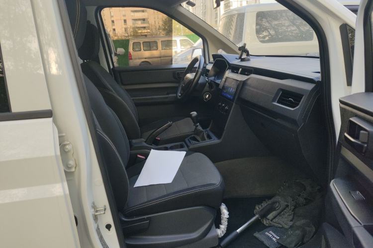 Used Wuling Hongguang PLUS 2020 1.5L Manual Standard Edition 5 Seats Right Front Seat