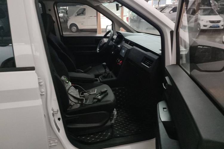 Used Wuling Hongguang PLUS 2020 1.5L Manual Standard Edition 5 Seats Right Front Seat