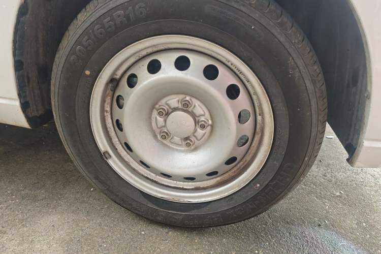 Used Wuling Hongguang PLUS 2020 1.5L Manual Standard Edition 7-Seater Right Front Wheel Hub