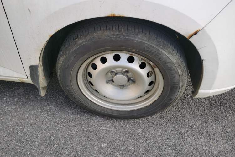 Used Wuling Hongguang PLUS 2020 1.5L Manual Standard Edition 5 Seats Right Front Wheel Hub