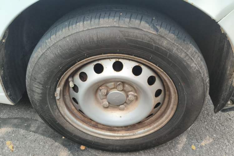 Used Wuling Hongguang PLUS 2020 1.5L Manual Standard Edition 5 Seats Right Front Wheel Hub