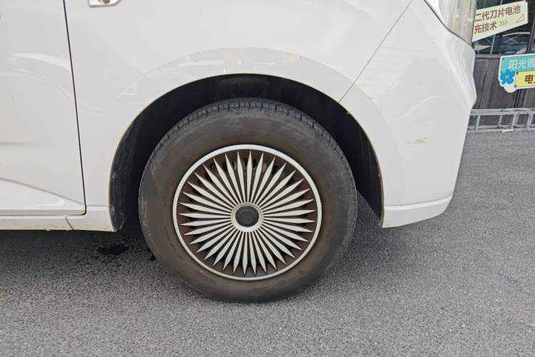 Used Wuling Hongguang PLUS 2020 1.5L Manual Standard Edition 7-Seater Right Front Wheel Hub