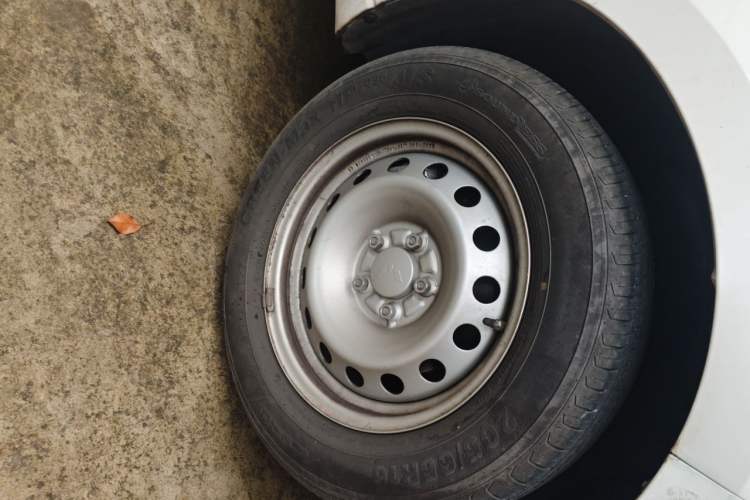 Used Wuling Hongguang PLUS 2020 1.5L Manual Standard Edition 5 Seats Right Front Wheel Hub