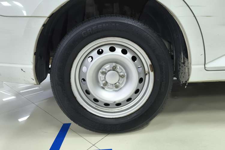 Used Wuling Hongguang PLUS 2020 1.5L Manual Standard Edition 7-Seater Right Front Wheel Hub