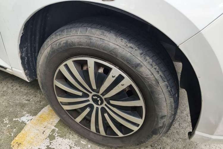Used Wuling Hongguang PLUS 2020 1.5L Manual Standard Edition 7-Seater Right Front Wheel Hub