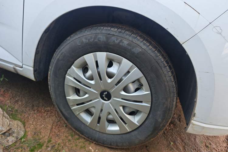 Used Wuling Hongguang PLUS 2020 1.5L Manual Standard Edition 5 Seats Right Front Wheel Hub