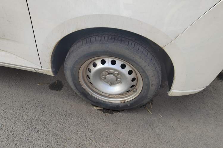 Used Wuling Hongguang PLUS 2020 1.5L Manual Standard Edition 7-Seater Right Front Wheel Hub