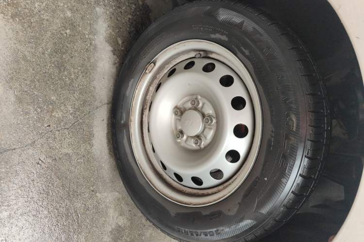 Used Wuling Hongguang PLUS 2020 1.5L Manual Standard Edition 5 Seats Right Front Wheel Hub