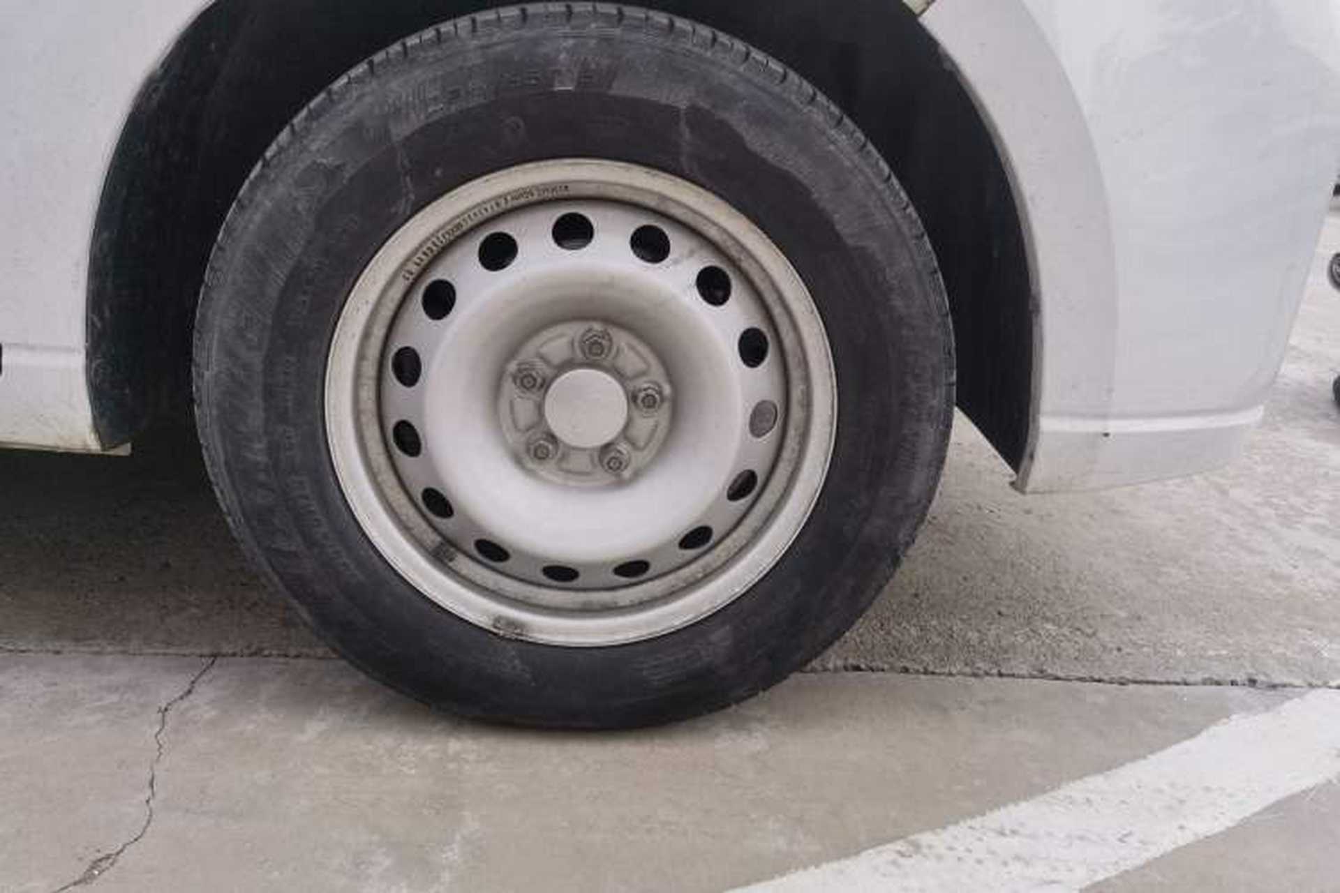 Used Wuling Hongguang PLUS 2020 1.5L Manual Standard Edition 5 Seats Right Front Wheel Hub