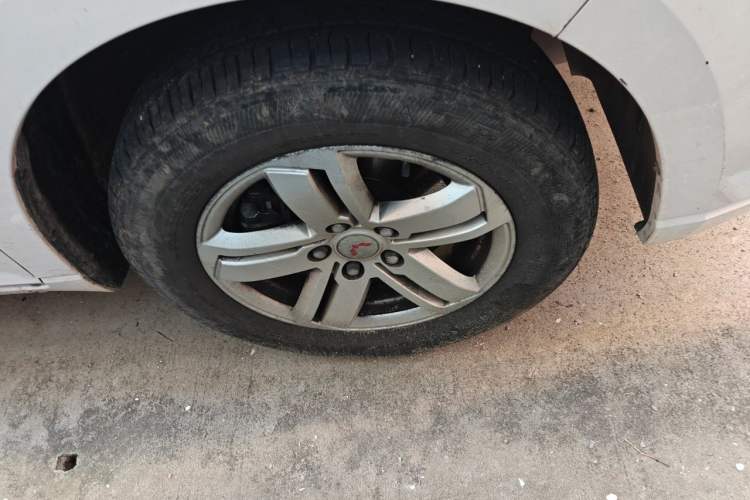 Used Wuling Hongguang PLUS 2020 1.5L Manual Comfort 7-Seater Right Front Wheel Hub