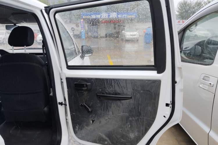 Used Wuling Hongguang PLUS 2020 1.5L Manual Standard Edition 7-Seater Right Rear Door Interior