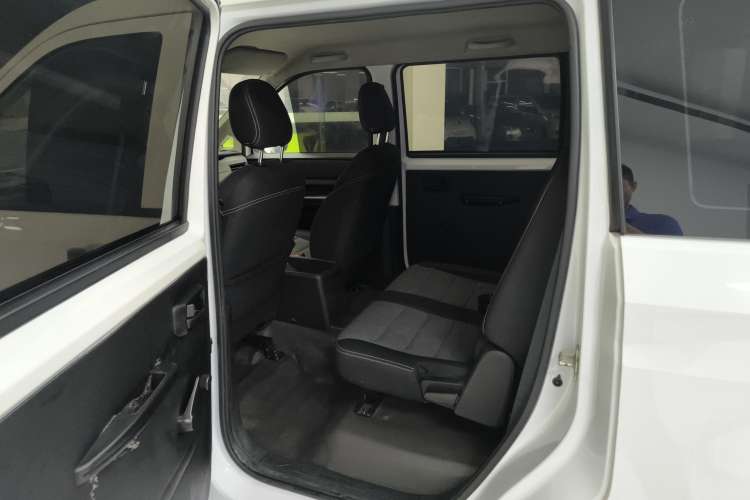 Used Wuling Hongguang PLUS 2020 1.5L Manual Standard Edition 7-Seater Right Rear Seat