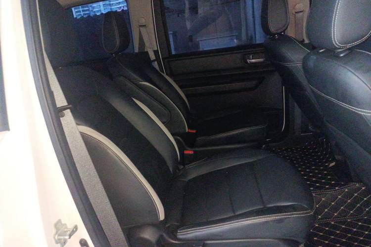 Used Wuling Hongguang PLUS 2020 1.5L Manual Comfort 7-Seater Right Rear Seat