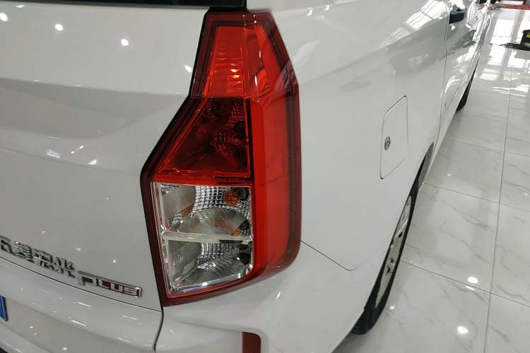 Used Wuling Hongguang PLUS 2020 1.5L Manual Standard Edition 7-Seater Right Rear Taillight