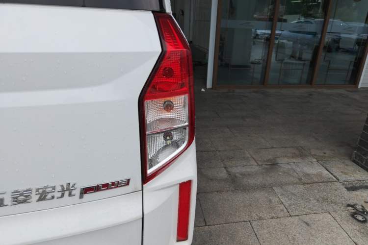 Used Wuling Hongguang PLUS 2020 1.5L Manual Comfort 7-Seater Right Rear Taillight