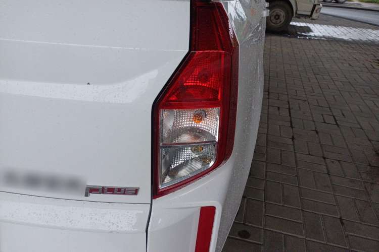 Used Wuling Hongguang PLUS 2020 1.5L Manual Comfort 7-Seater Right Rear Taillight