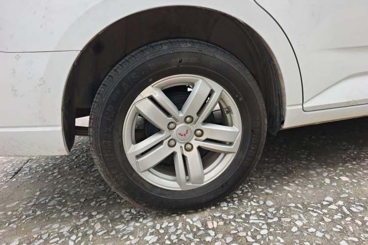 Used Wuling Hongguang PLUS 2020 1.5L Manual Comfort 7-Seater Right Rear Wheel Hub