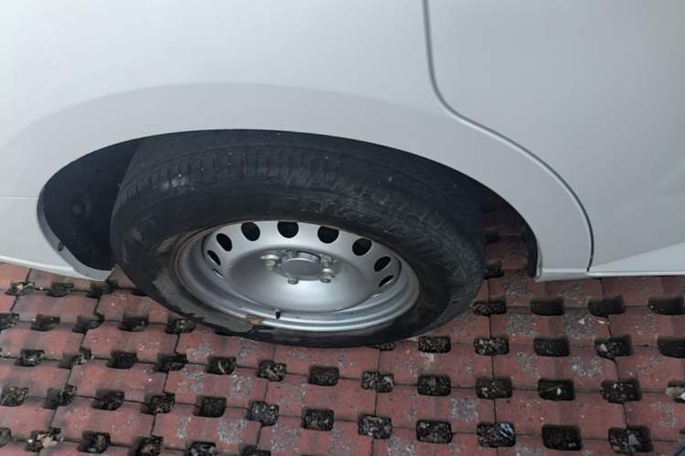 Used Wuling Hongguang PLUS 2020 1.5L Manual Standard Edition 5 Seats Right Rear Wheel Hub
