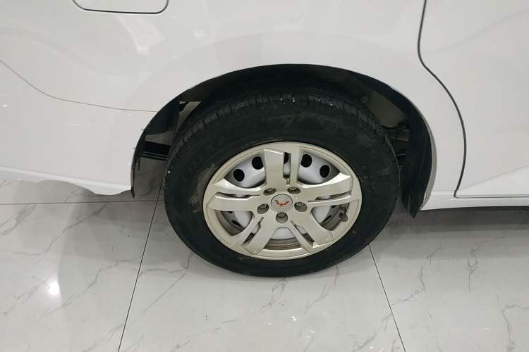 Used Wuling Hongguang PLUS 2020 1.5L Manual Standard Edition 7-Seater Right Rear Wheel Hub
