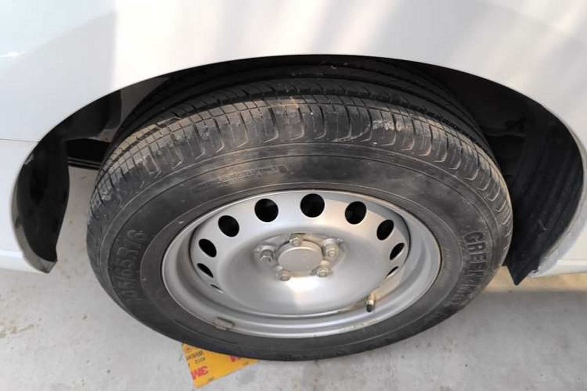 Used Wuling Hongguang PLUS 2020 1.5L Manual Standard Edition 5 Seats Right Rear Wheel Hub
