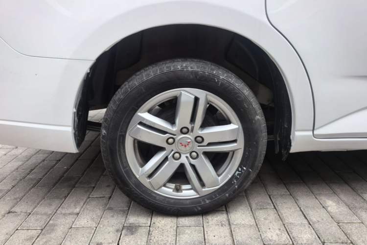 Used Wuling Hongguang PLUS 2020 1.5L Manual Comfort 7-Seater Right Rear Wheel Hub