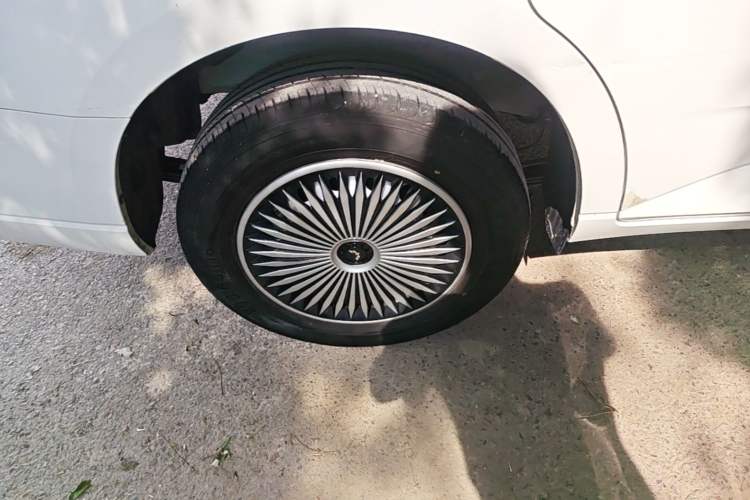 Used Wuling Hongguang PLUS 2020 1.5L Manual Standard Edition 5 Seats Right Rear Wheel Hub