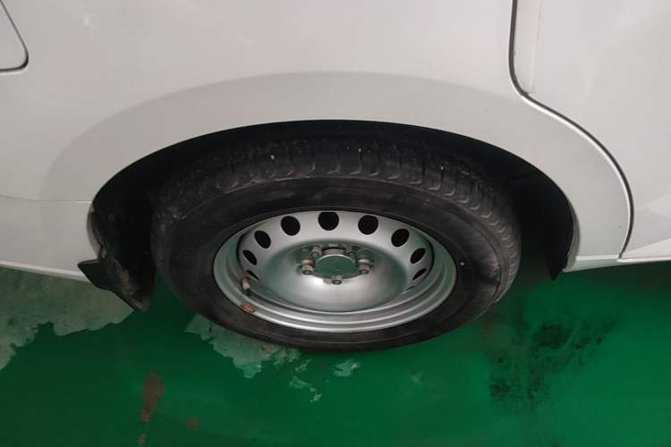 Used Wuling Hongguang PLUS 2020 1.5L Manual Standard Edition 5 Seats Right Rear Wheel Hub