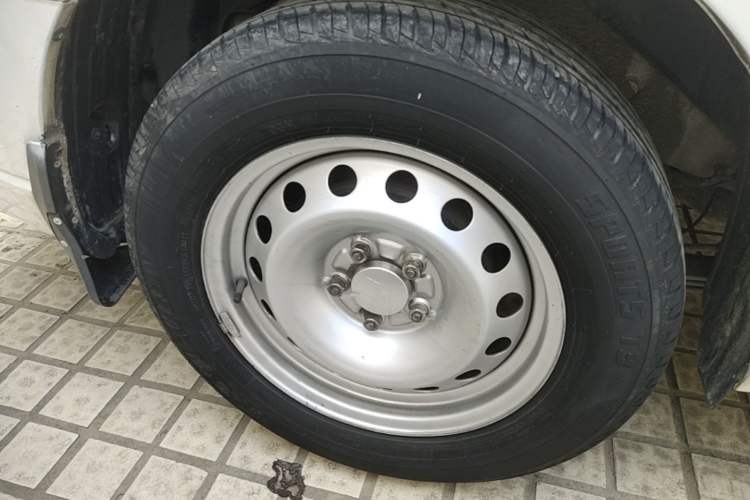Used Wuling Hongguang PLUS 2020 1.5L Manual Standard Edition 7-Seater Right Rear Wheel Hub
