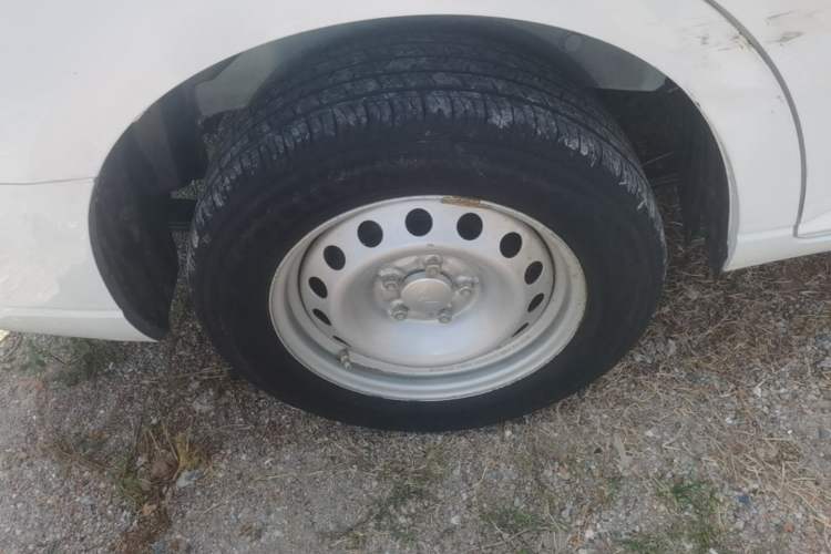 Used Wuling Hongguang PLUS 2020 1.5L Manual Standard Edition 5 Seats Right Rear Wheel Hub