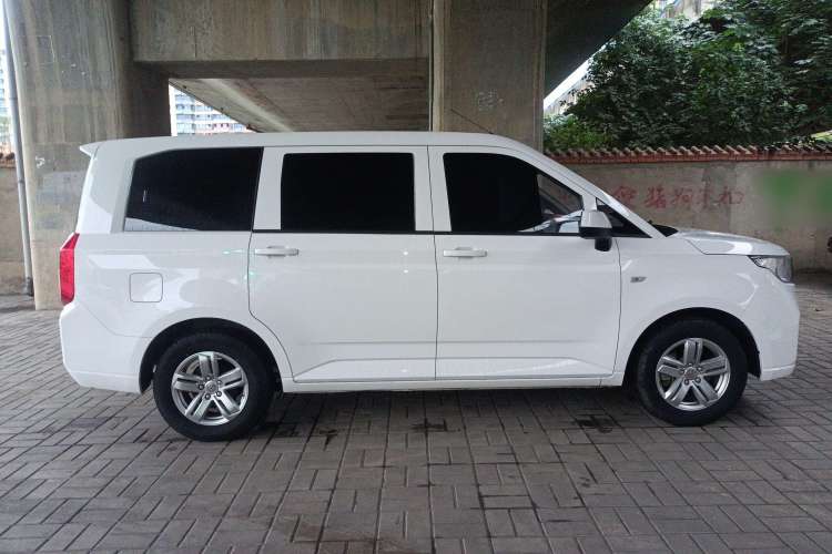 Used Wuling Hongguang PLUS 2020 1.5L Manual Comfort 7-Seater Right Side