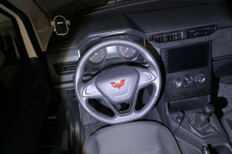 Used Wuling Hongguang PLUS 2020 1.5L Manual Standard Edition 5 Seats Steering Wheel