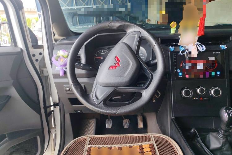 Used Wuling Hongguang PLUS 2020 1.5L Manual Standard Edition 5 Seats Steering Wheel