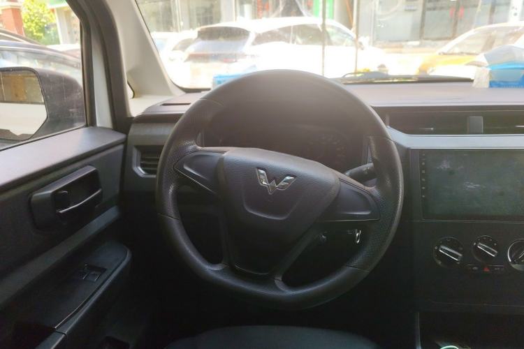 Used Wuling Hongguang PLUS 2020 1.5L Manual Standard Edition 7-Seater Steering Wheel