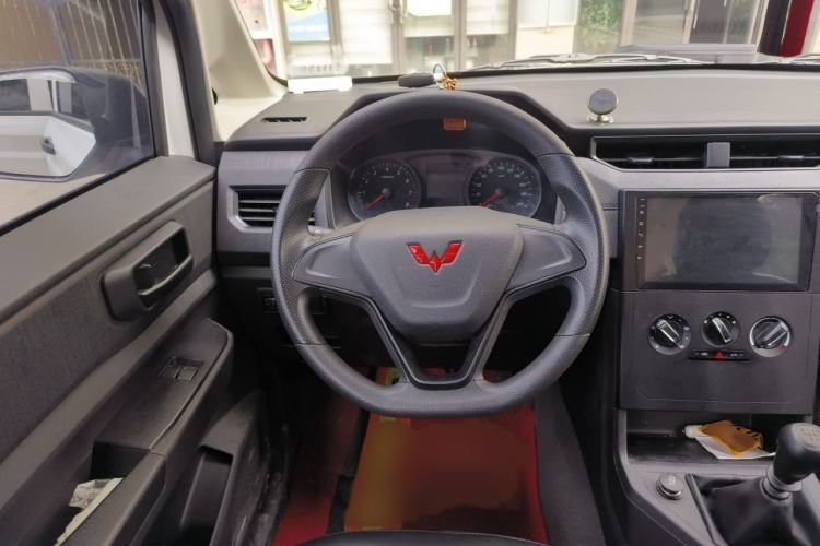 Used Wuling Hongguang PLUS 2020 1.5L Manual Standard Edition 5 Seats Steering Wheel