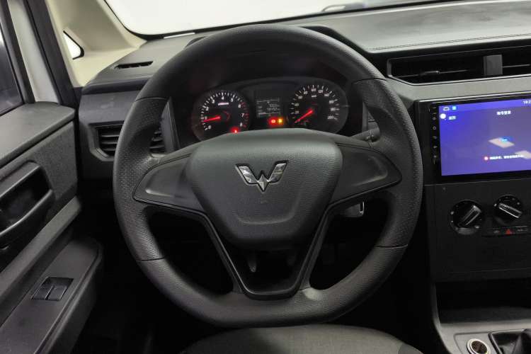 Used Wuling Hongguang PLUS 2020 1.5L Manual Standard Edition 7-Seater Steering Wheel