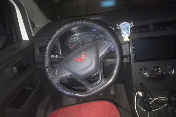 Used Wuling Hongguang PLUS 2020 1.5L Manual Standard Edition 5 Seats Steering Wheel